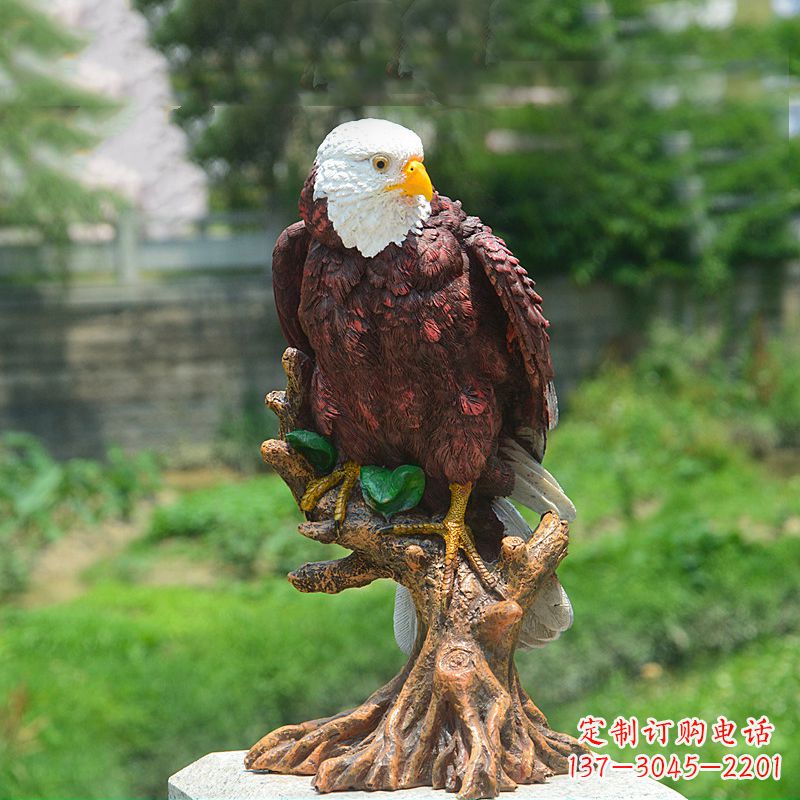 内江公园仿真老鹰玻璃钢雕塑