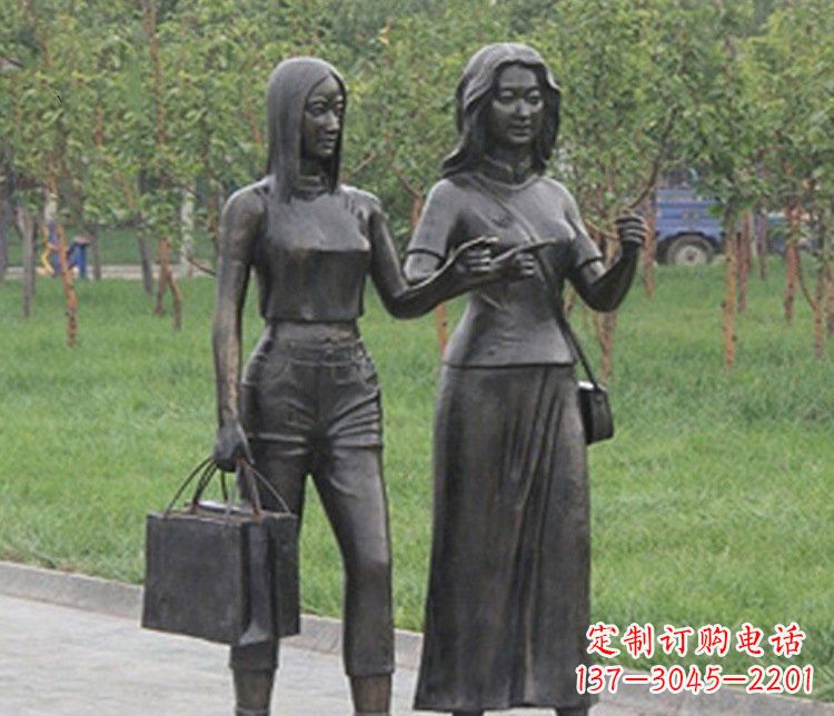 内江艺术精品铜雕——公园逛街女性人物铜雕塑