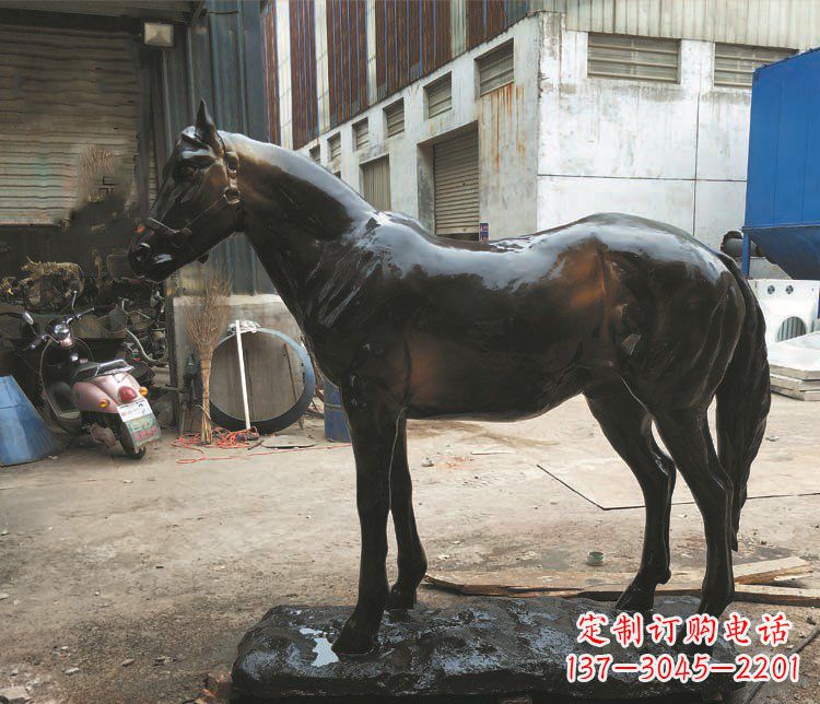 内江玻璃钢仿铜雕塑栩栩如生的飞奔骏马