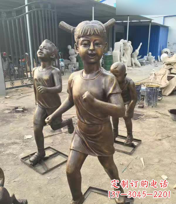 内江铜雕童年小狗陪伴儿童奔跑的时光