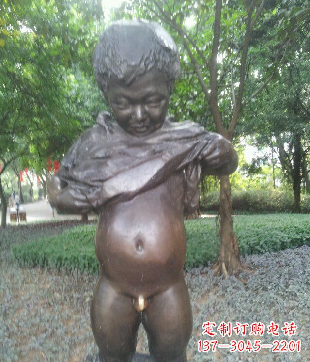 内江萌动活泼的男孩铜雕塑