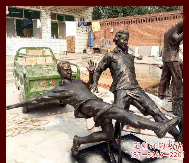 内江足球迷必备,象征性的足球雕塑