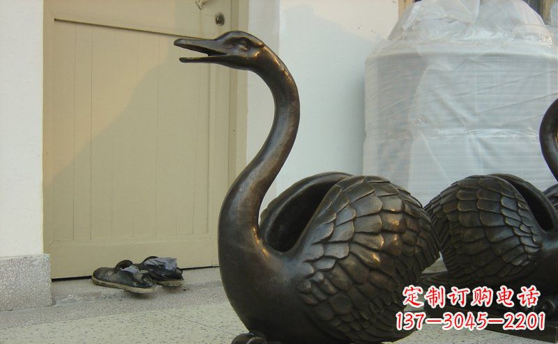 内江绝美铜板雕刻天鹅雕塑