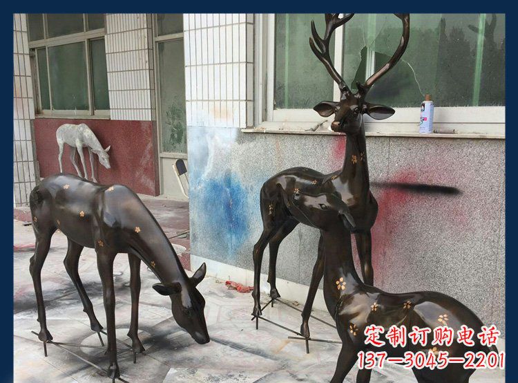 内江高贵优雅的梅花鹿铜雕塑