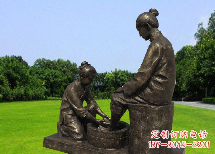 内江浓浓爱意的母爱,定制青铜铸造的母亲雕塑