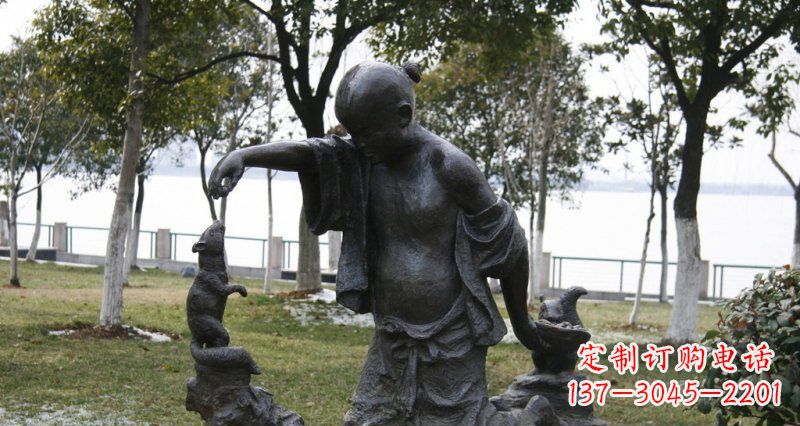 内江铜质高端松鼠雕塑