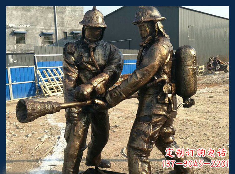 内江以消防员为原型的铜雕塑