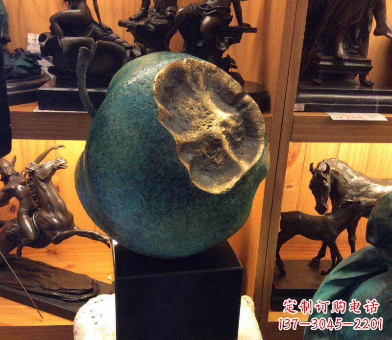 内江铜质可爱苹果雕塑