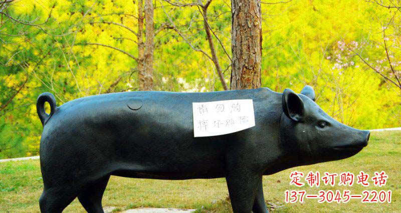 内江优雅活泼的公园猪铜雕