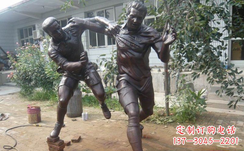 内江领雕塑卓越的足球雕塑技艺