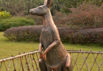 内江精致雕刻的袋鼠动物雕塑