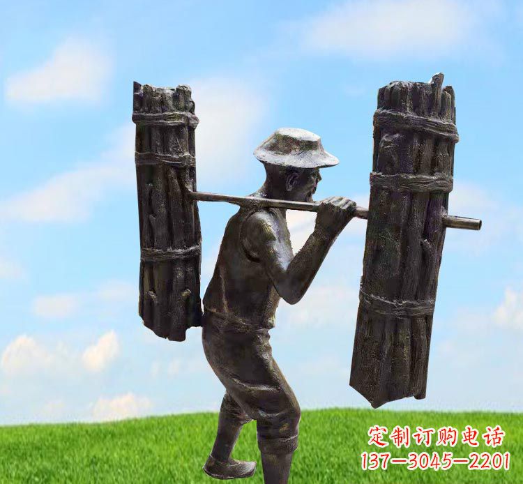 内江精美老人铜雕,传承古代挑柴精神