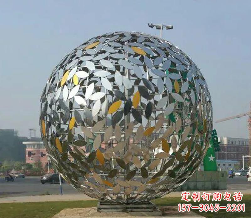 内江华丽曼妙的不锈钢树叶镂空球雕塑