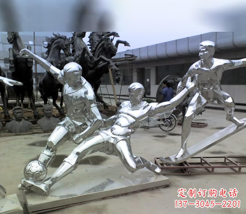 内江中领雕塑定制的不锈钢足球运动雕塑