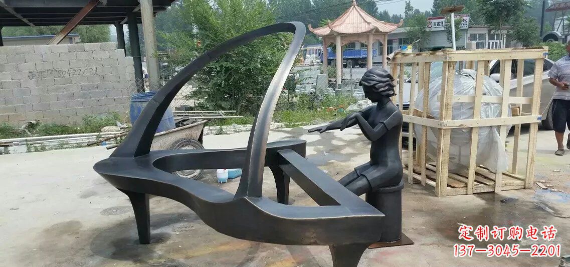 内江广场抽象弹钢琴景观铜雕