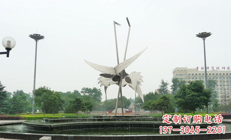 内江极致之美,仙鹤雕塑展示现代精致生活