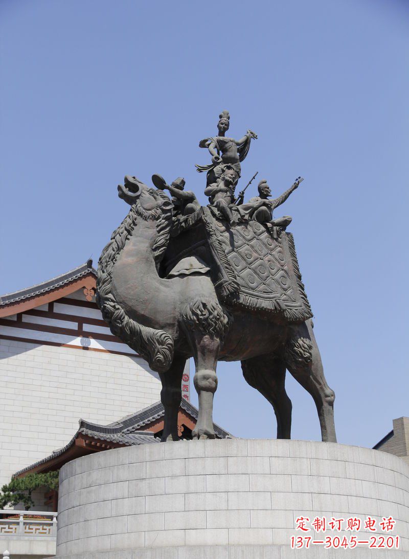 内江中领雕塑:古代人物骑骆驼铜雕