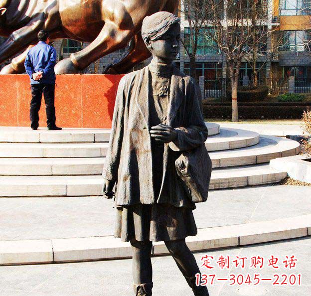 内江真实可爱的女孩铜雕塑