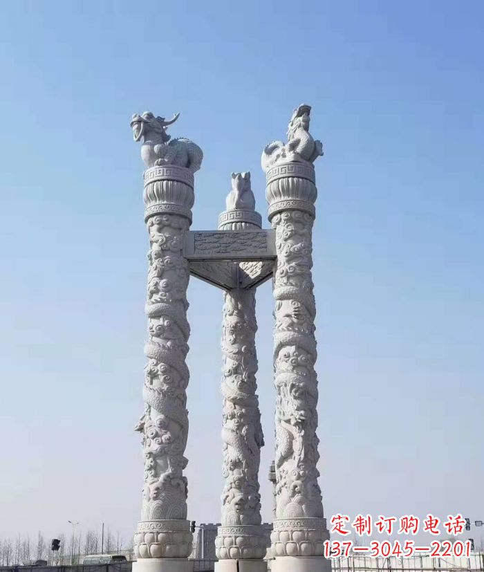 内江领雕塑:十二生肖石柱多彩景观