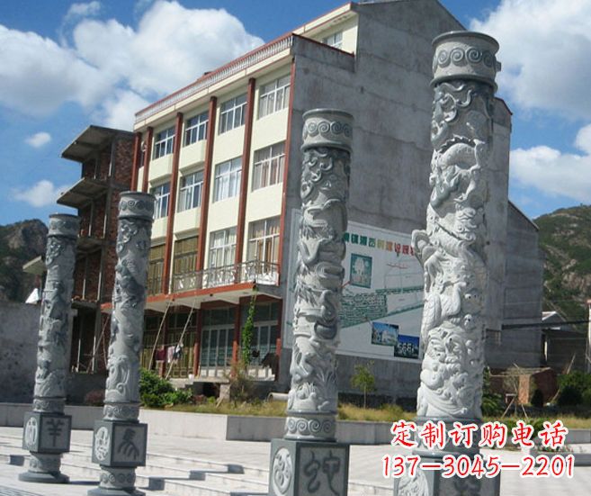 内江以龙柱为原型的十二生肖石雕