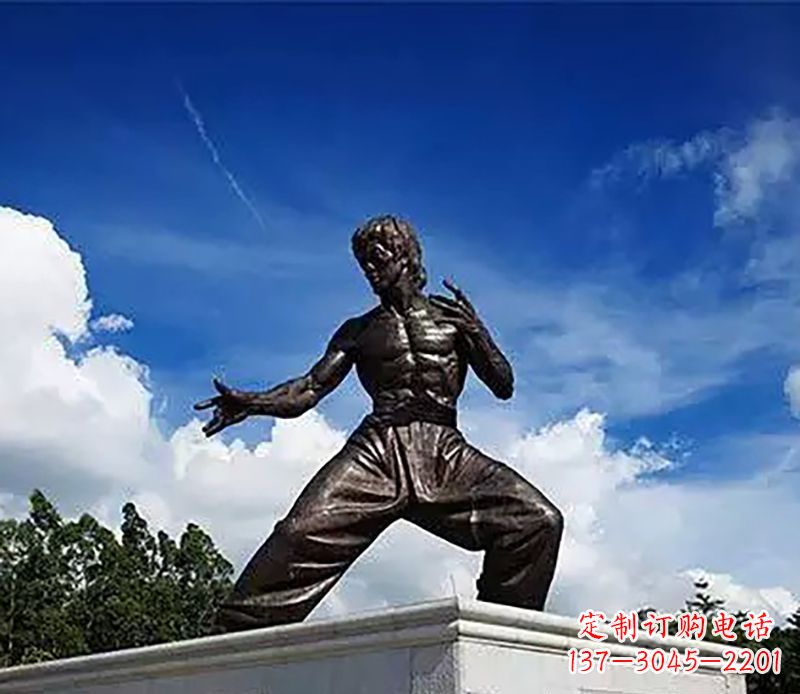 内江铸造传奇——李小龙铜雕塑