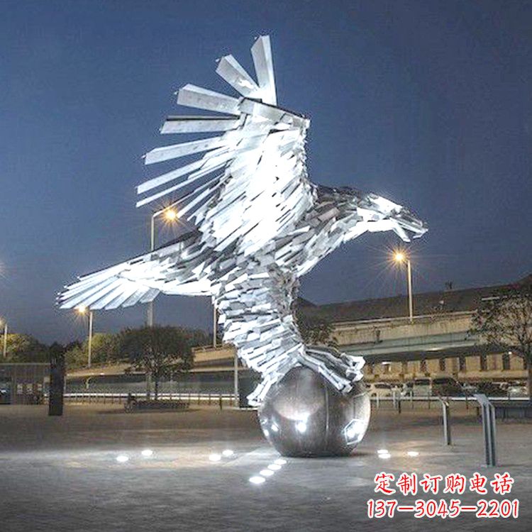 内江中领雕塑的金属质感老鹰雕塑是一款精美而又…