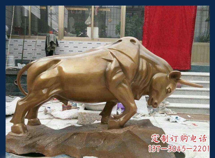 内江铜质金黄牛雕塑:添加活力与美观设计