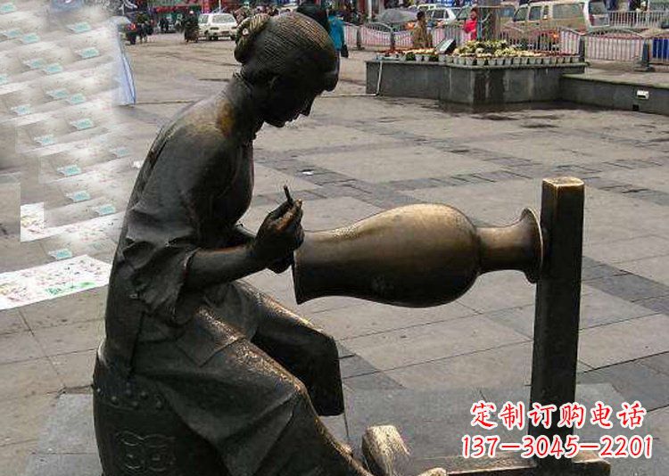 内江广场铜雕修花盆人物雕塑