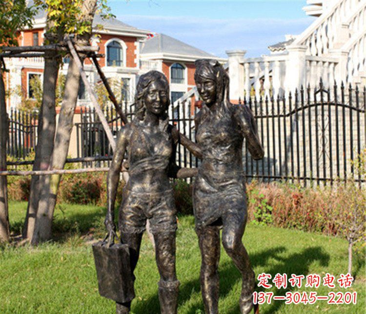 内江逛街购物的女孩人物铜雕