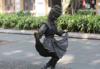 内江中领雕塑推出的爱舞的小少女铜雕，以少女跳…