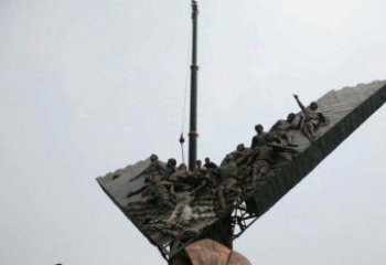 内江充满激情的足球队人物铜雕