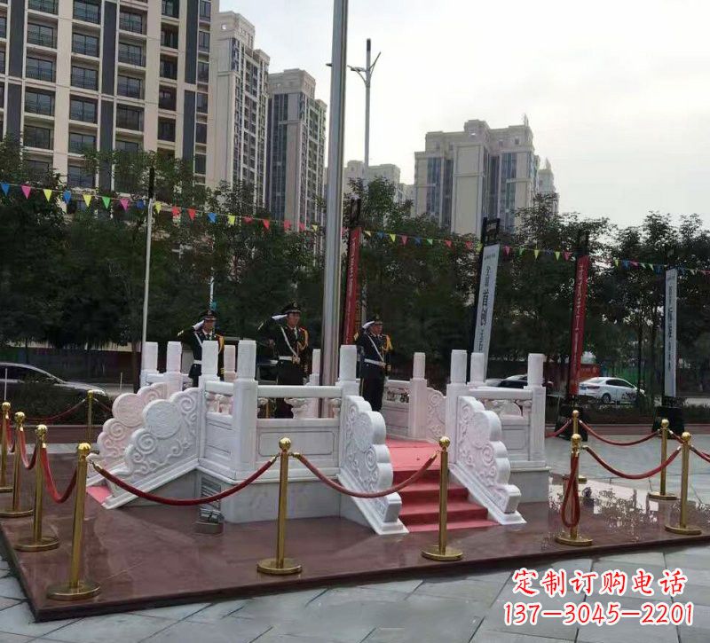 内江特色国旗雕塑,汉白玉企业升旗台