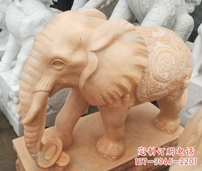 内江晚霞红门口石雕大象,美景祝福福气