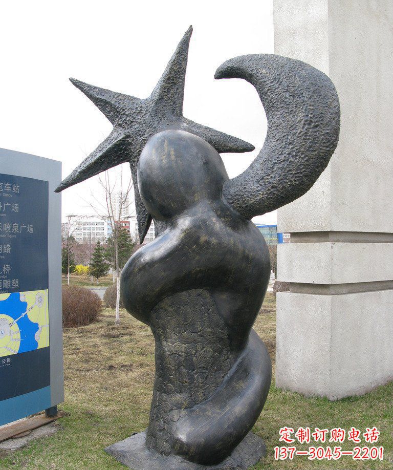 内江街边星星月亮景观铜雕是由中国领雕塑定制的…