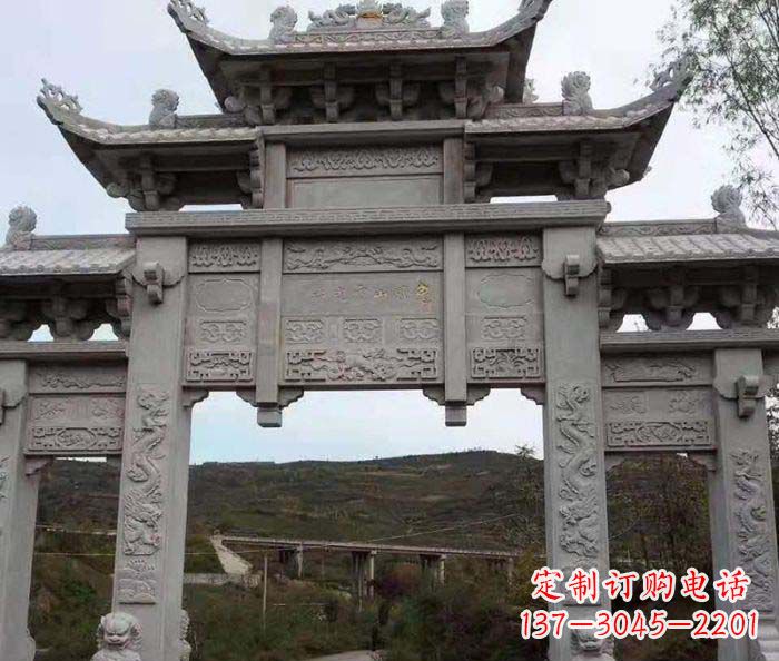 内江地标性的三门石雕牌坊