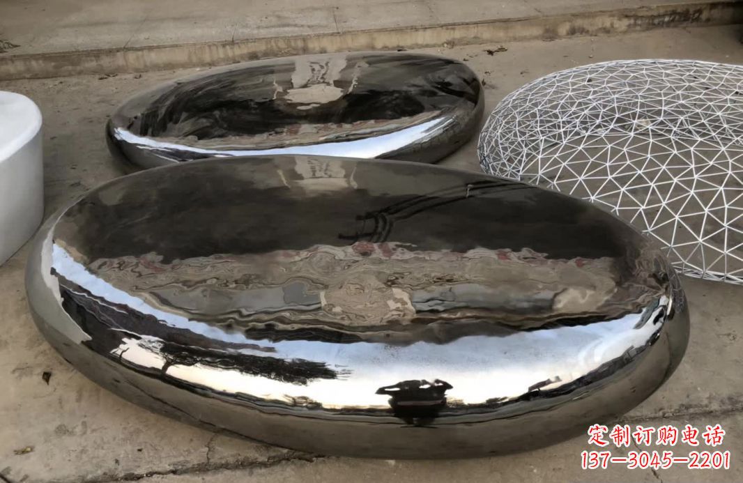 内江享受艺术的魅力,请选择中领雕塑的镜面不锈钢鹅卵石雕塑
