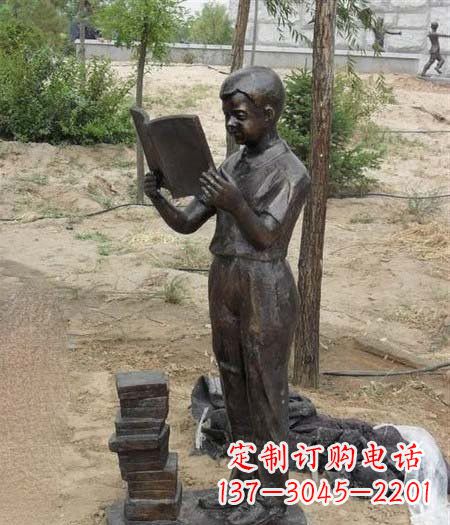 内江看书的男孩铜雕