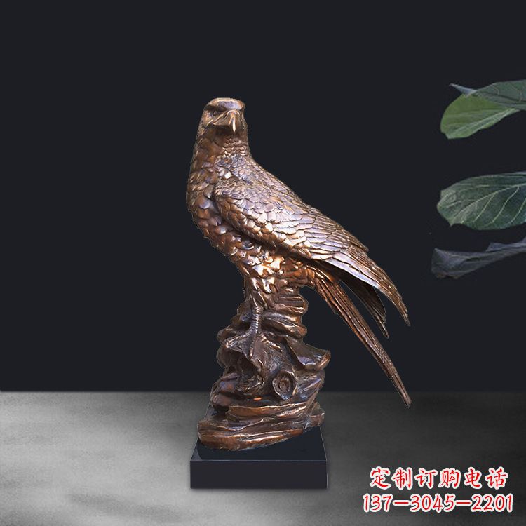 内江精美雕刻的老鹰雕塑摆件