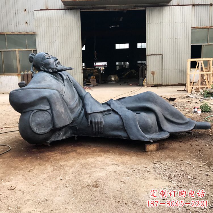 内江李白醉卧铜雕塑,抒写出豪迈之气