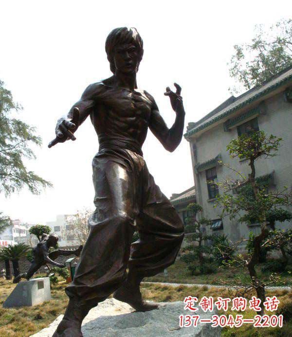 内江忠实再现李小龙公园名人铜雕