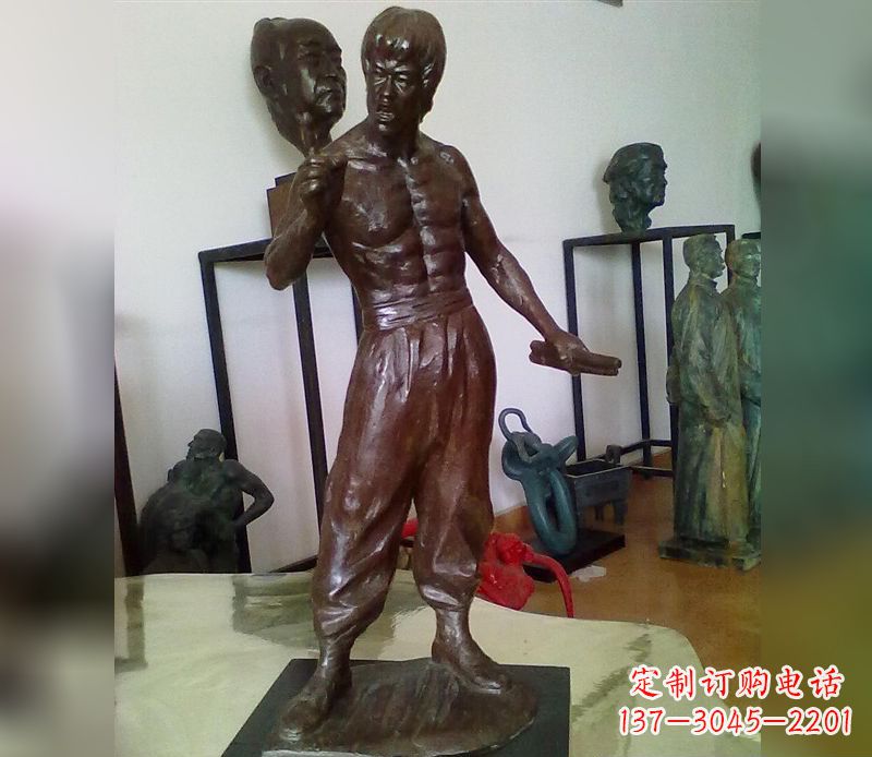内江经典传奇-李小龙铜雕塑
