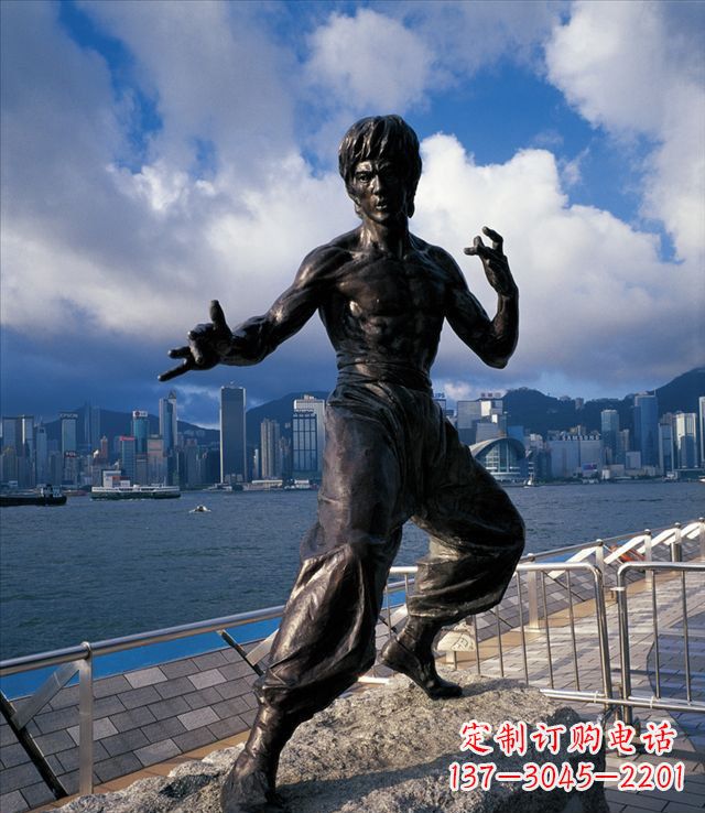 内江标题:李小龙铜雕,让传奇永存
