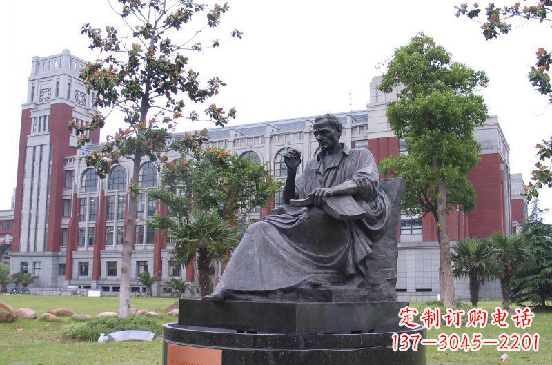 内江卢梭西方名人铜雕由中领雕塑定制,是一款完…