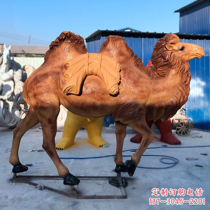 内江雕刻精美的骆驼玻璃钢仿真雕塑