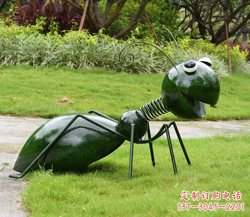 内江绿色落尾蚂蚁不锈钢摆件雕塑:精致的小动物艺术作品