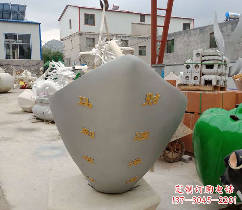 内江精美元宝雕塑,马到成功!