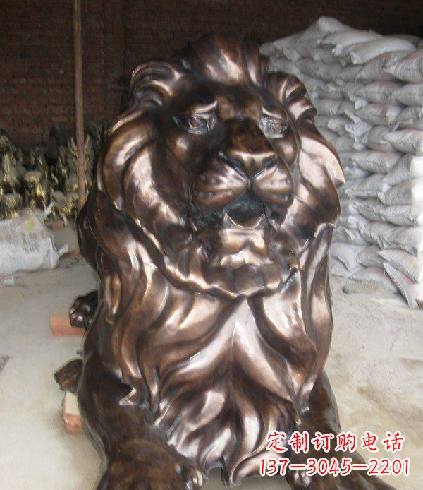 内江静静躺在你身边,西洋狮子铜雕塑给你精致的拥抱