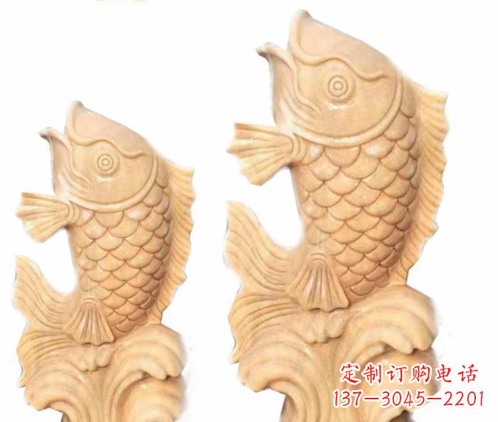 内江晚霞红石喷水鲤鱼雕塑,灵动悠扬