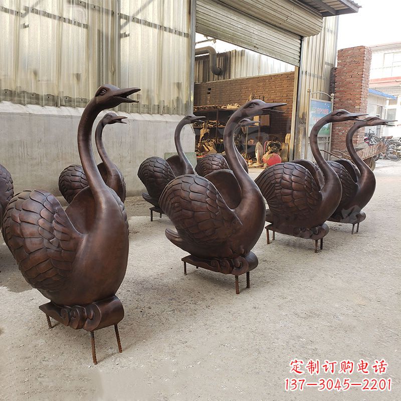 内江中领雕塑天鹅铜雕是一款精美的艺术作品,既…