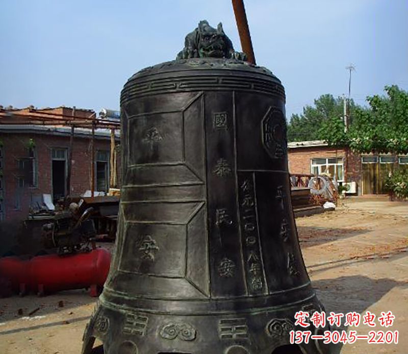 内江平安国泰,民安铜钟雕塑